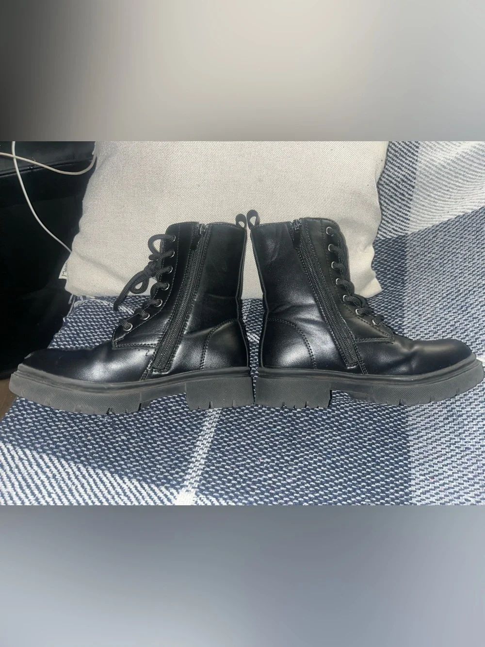 Wondernation girls black boots with star details size 1